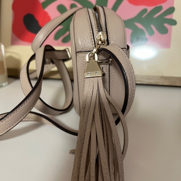 Kate Spade Kourtney camera bag in warm beige - Picture 2 of 3